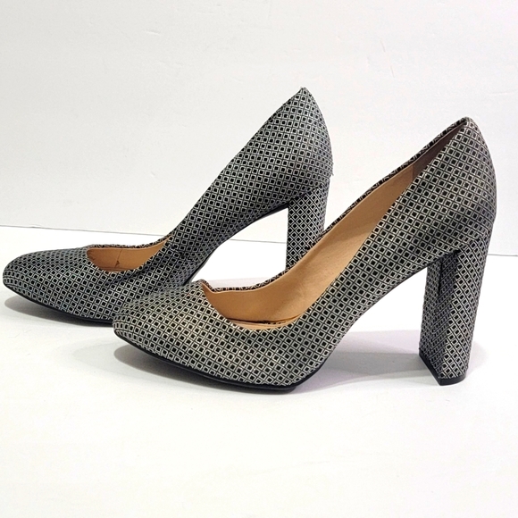 Vince Camuto Black and Silver Chunky Round Toe Heel Size 8 1/2 - Picture 3 of 7